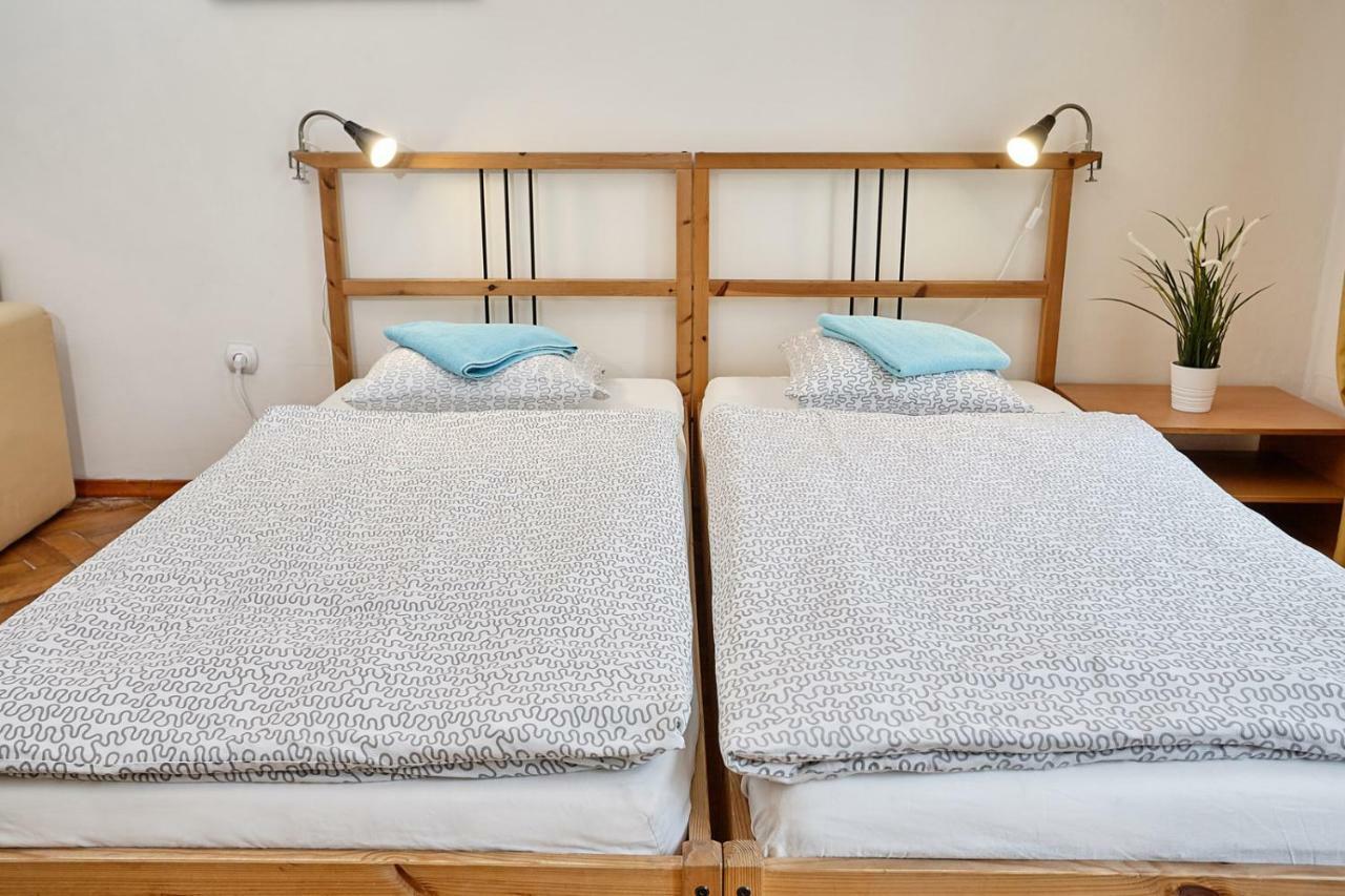 Plac Mariacki 8 Apartment คราคูฟ ภายนอก รูปภาพ